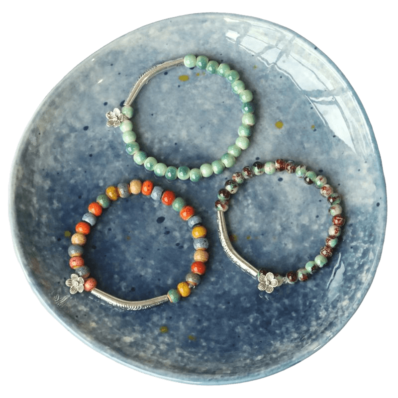 HUA - Beaded Bracelet With a Little Flower