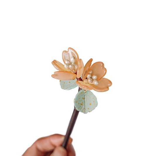 HUANG - Flower Wood Hairpin
